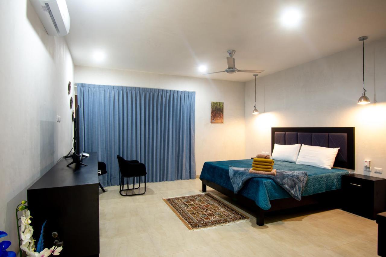 Hotel Casa Tortuga Tulum - Cenotes Park Inclusive Kültér fotó A bedroom in a hotel