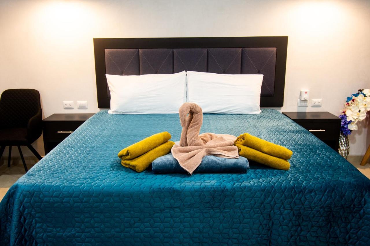 Hotel Casa Tortuga Tulum - Cenotes Park Inclusive Kültér fotó A bed with a towel swan