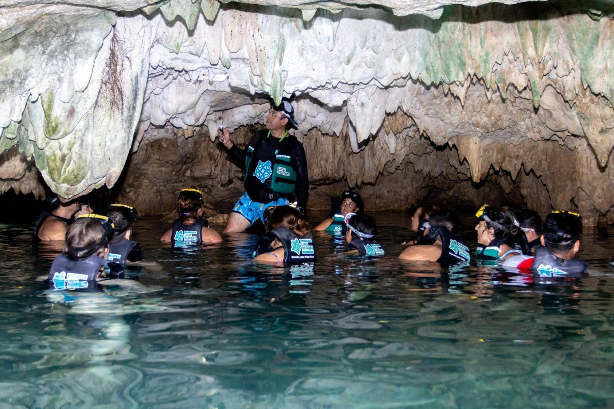 Hotel Casa Tortuga Tulum - Cenotes Park Inclusive Kültér fotó Cave divers in the Hua ma cave